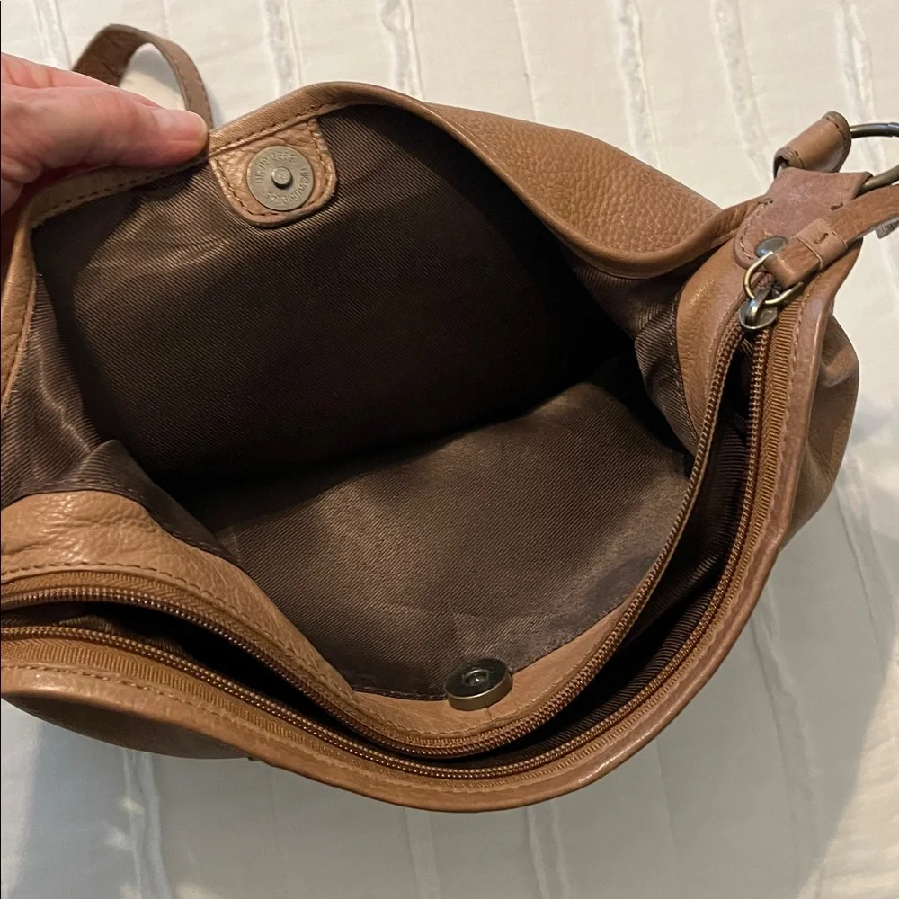 BORN Morley leather crossbody/hobo bag - Picture 7 of 16